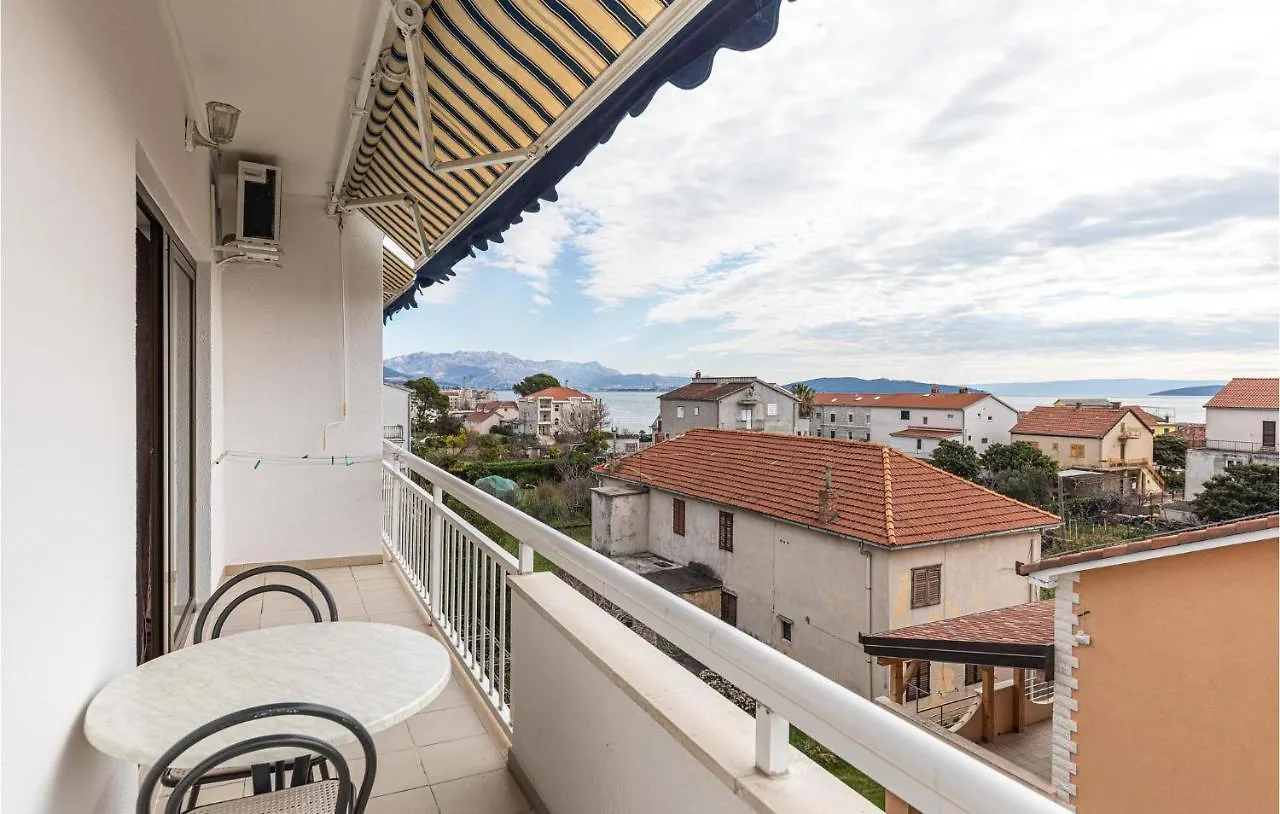 Lovely Apartment In Kastel Stafilic Kastela