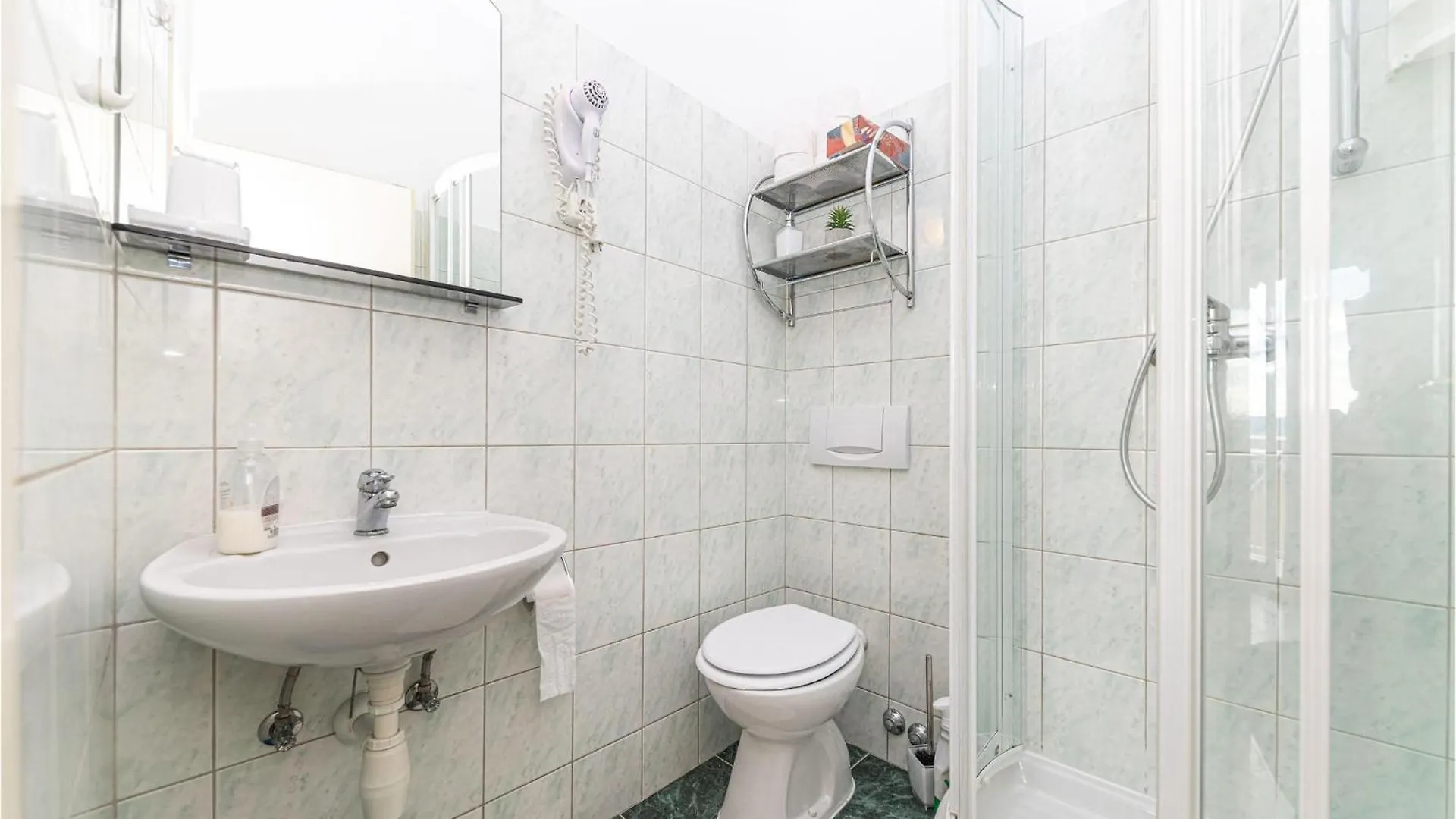 Lovely Apartment In Kastel Stafilic Kastela Croatia