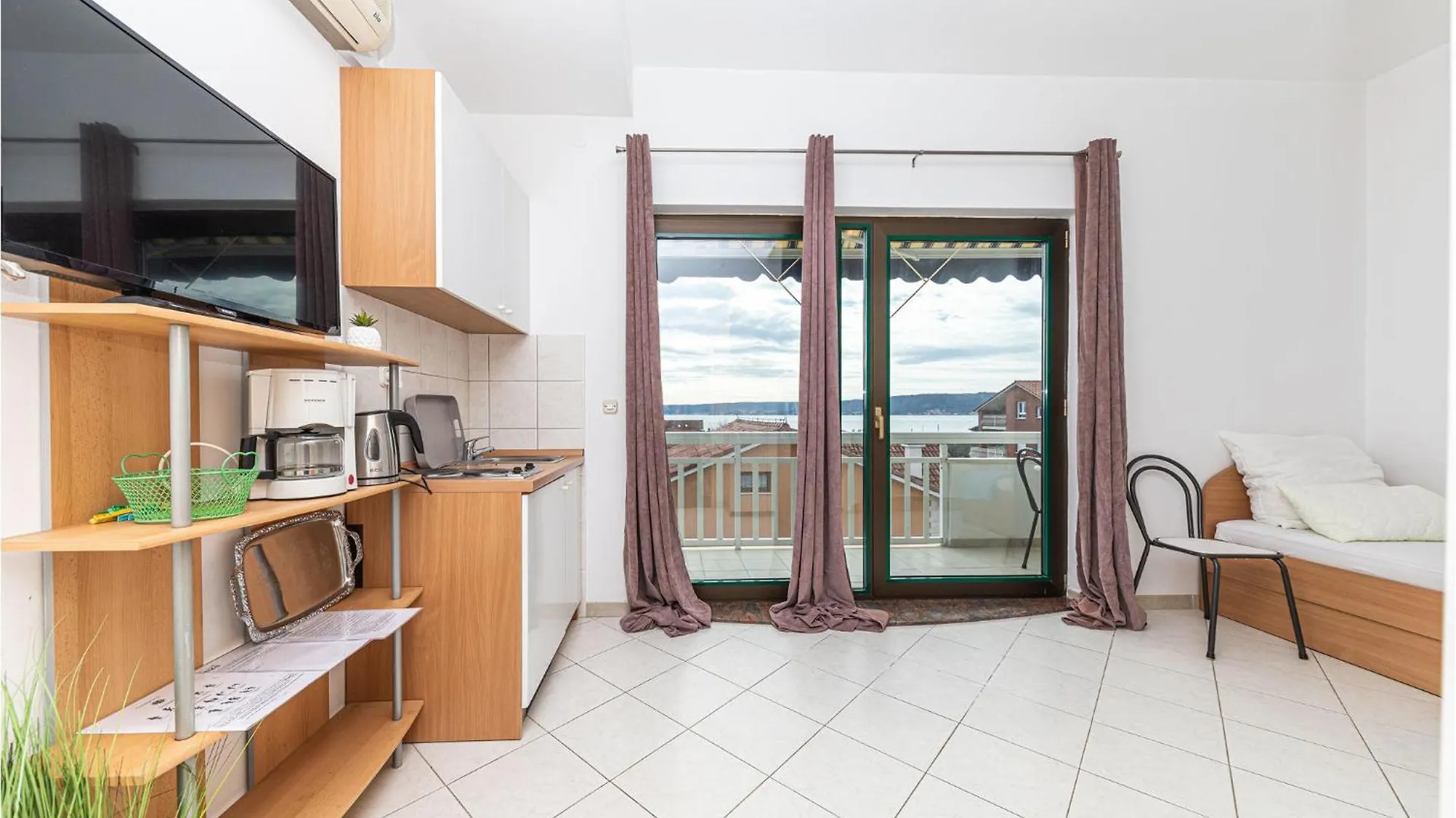 Lovely Apartment In Kastel Stafilic Kastela